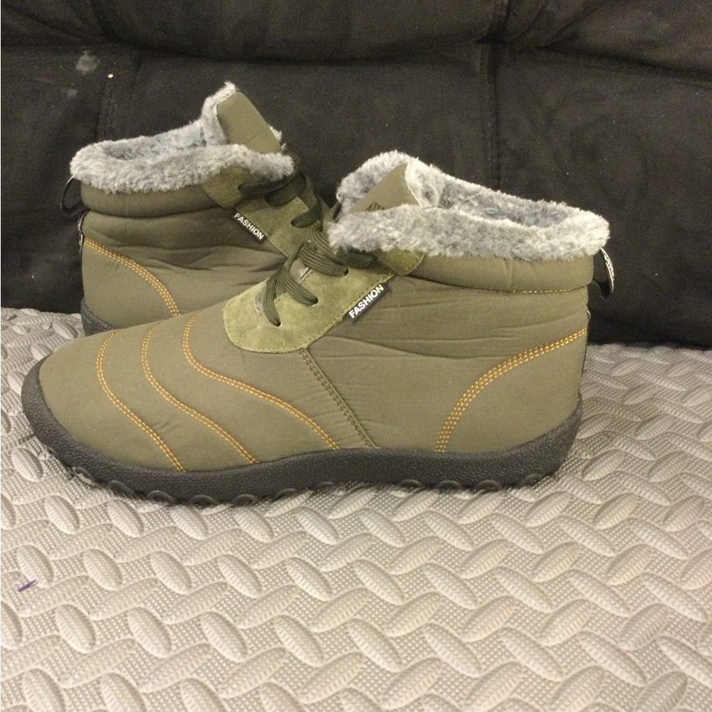 Fashion Winter Boots with Faux Fur Lining Olive Green size EU 47